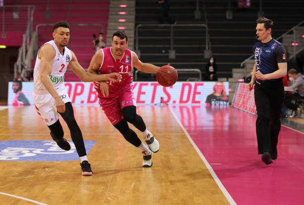 他们通过紧 他们通过紧