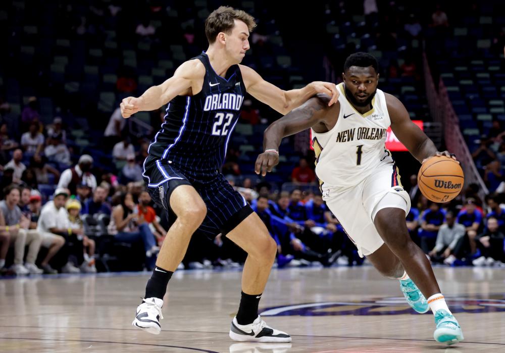 在替补席或 在替补席或